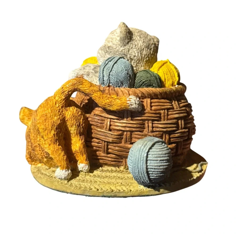 Vintage Cat & Yarn Basket Miniature Quartz Desk Clock Figurine Decor Not Working